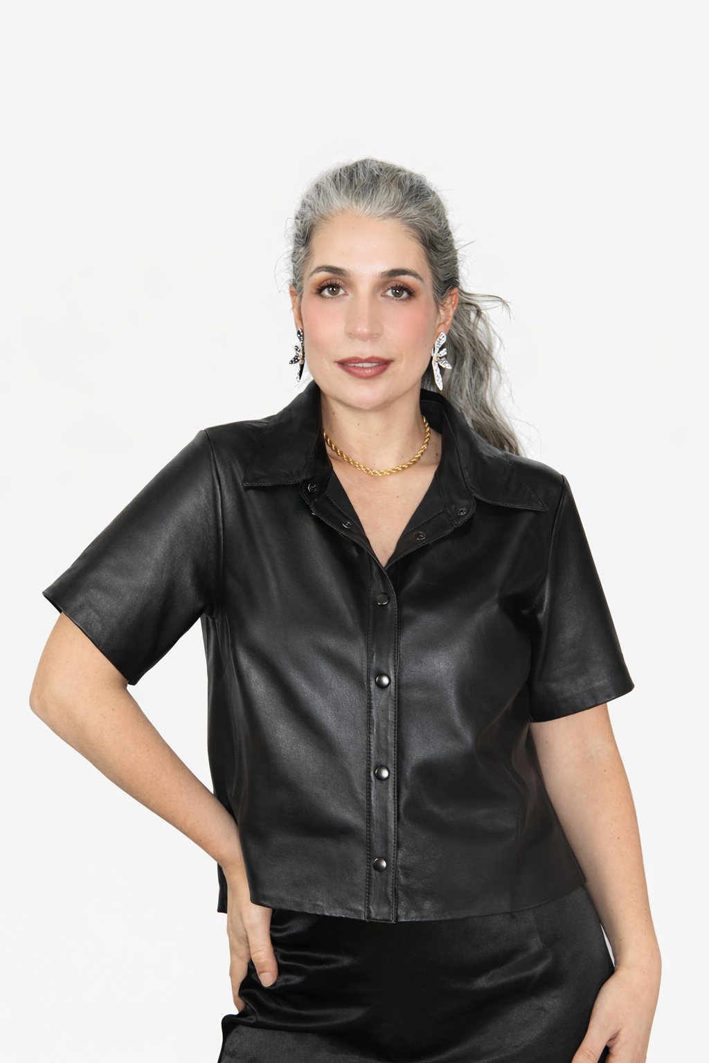 Camisa de Couro Legítimo Manga Curta preta gola esporte - GW Moda Couro - modelo