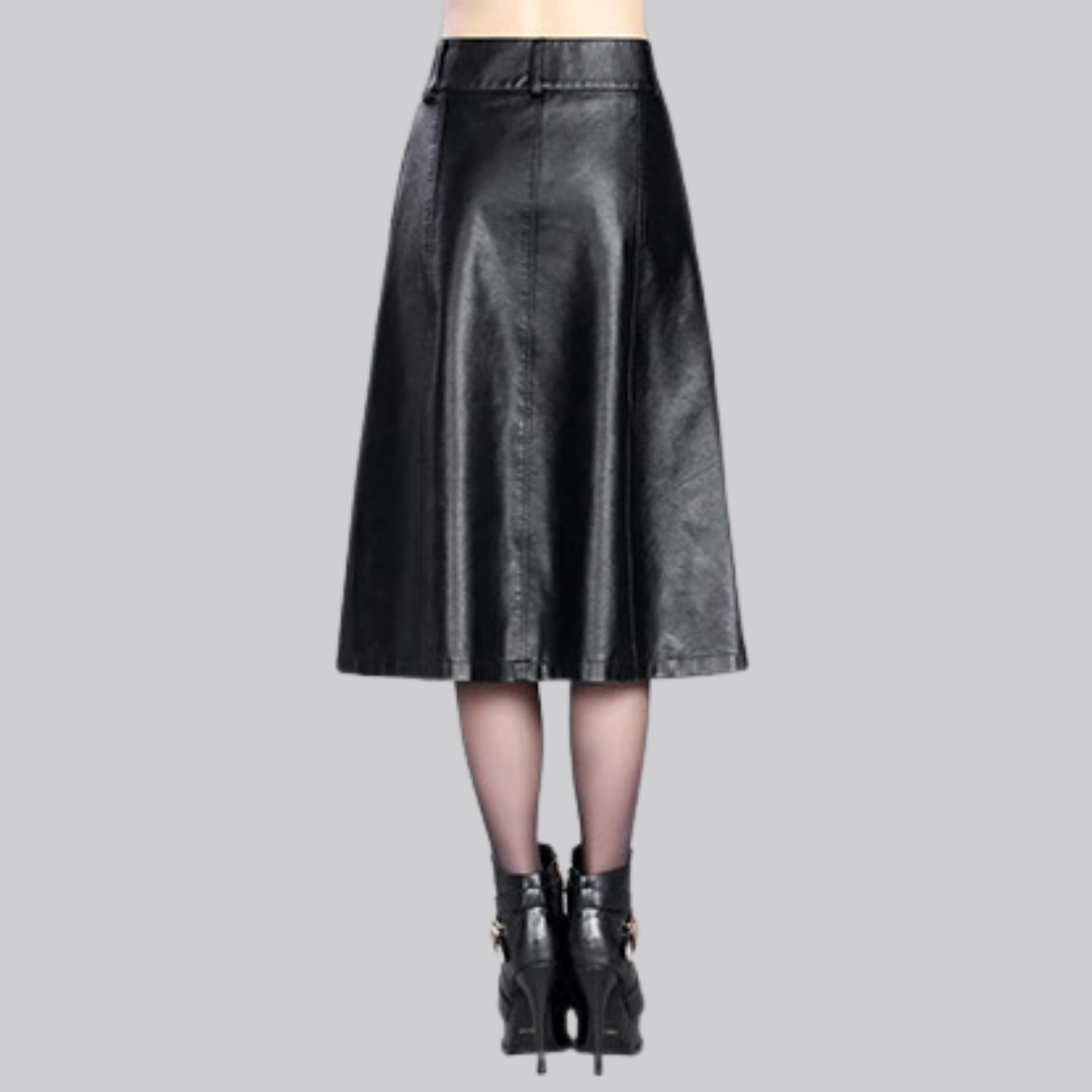 Saia de Couro Legítimo Evasê Estilo Jeans preta bolsos frontais - GW Moda Couro costas