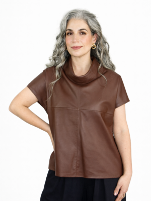 Blusa de couro legítimo Camélia feminina com gola alta - GW Moda Couro