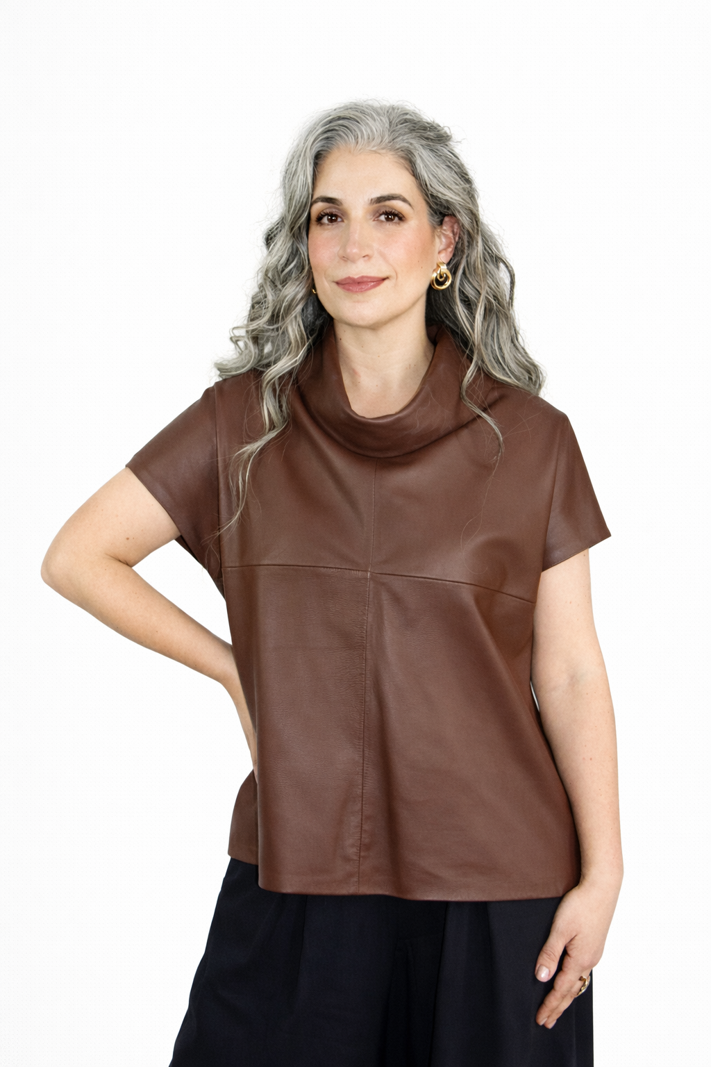 Blusa de couro legítimo Camélia feminina com gola alta - GW Moda Couro